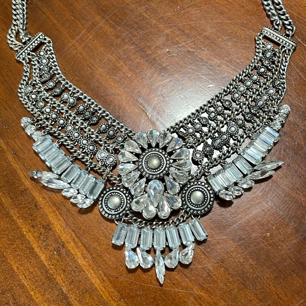 Forever 21 statement necklace 🌟